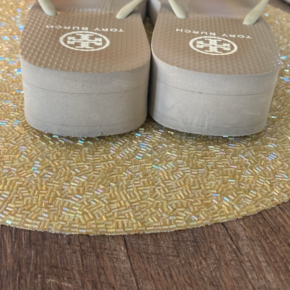 Tory Burch logo signature sandals womens flip flops Sz 8 - Picture 4 of 5